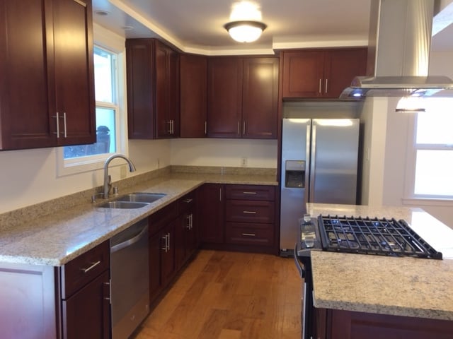 Cocina con electrodomésticos de acero inoxidable. - 47 Belle Ave