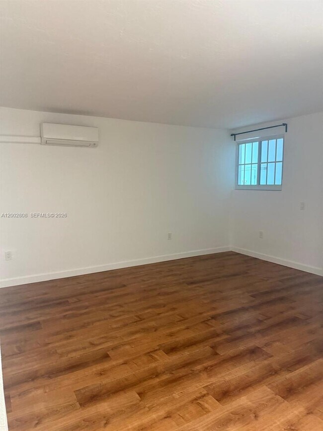 Foto del edificio - 160 NE 55th St