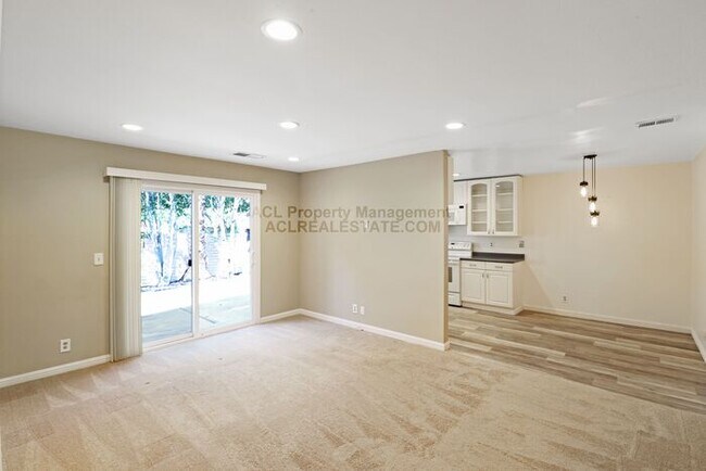Building Photo - 8390 Cypress Ct