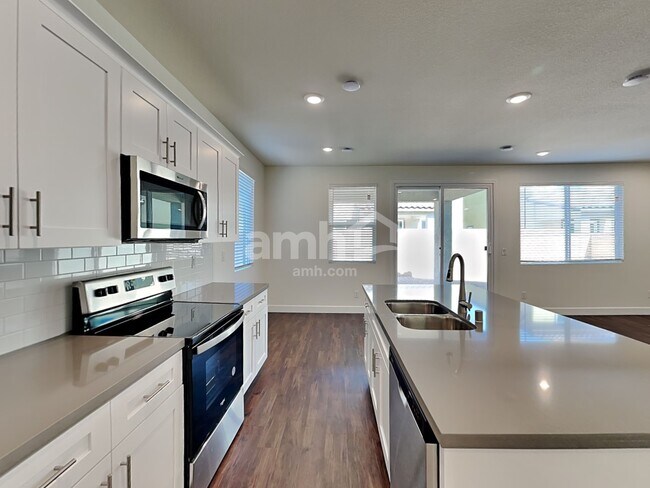 Foto del edificio - 8812 Tiger Tooth Avenue