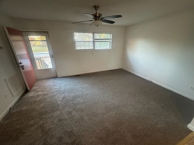 Foto del edificio - Adorable 2 Bed 1 Bath Duplex, Available Now!