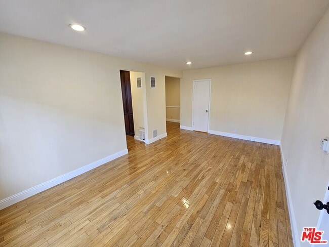 Building Photo - 5950 Carlton Way