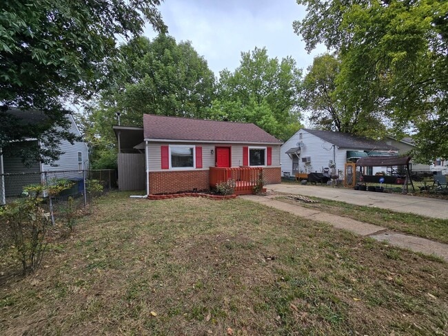 Building Photo - 2 bed 1 bath home!
