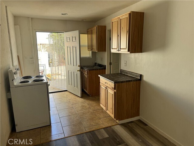 Foto del edificio - 776 W 11th St