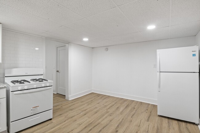 Kitchen-Semi Upgraded - Rochester City Apartments