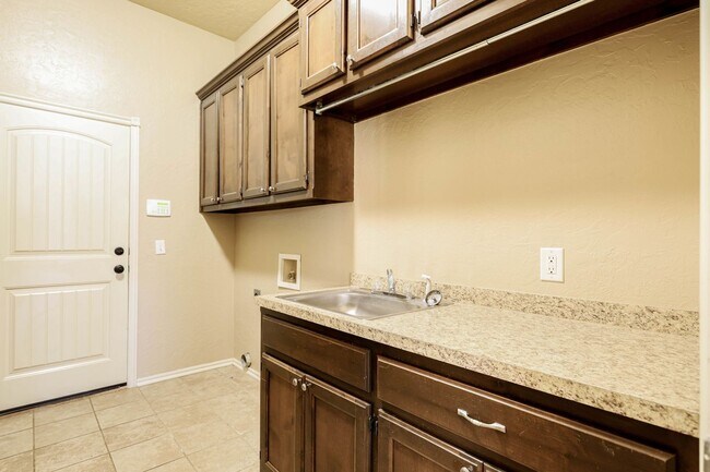 Foto del edificio - 917 N Barn Hill Way