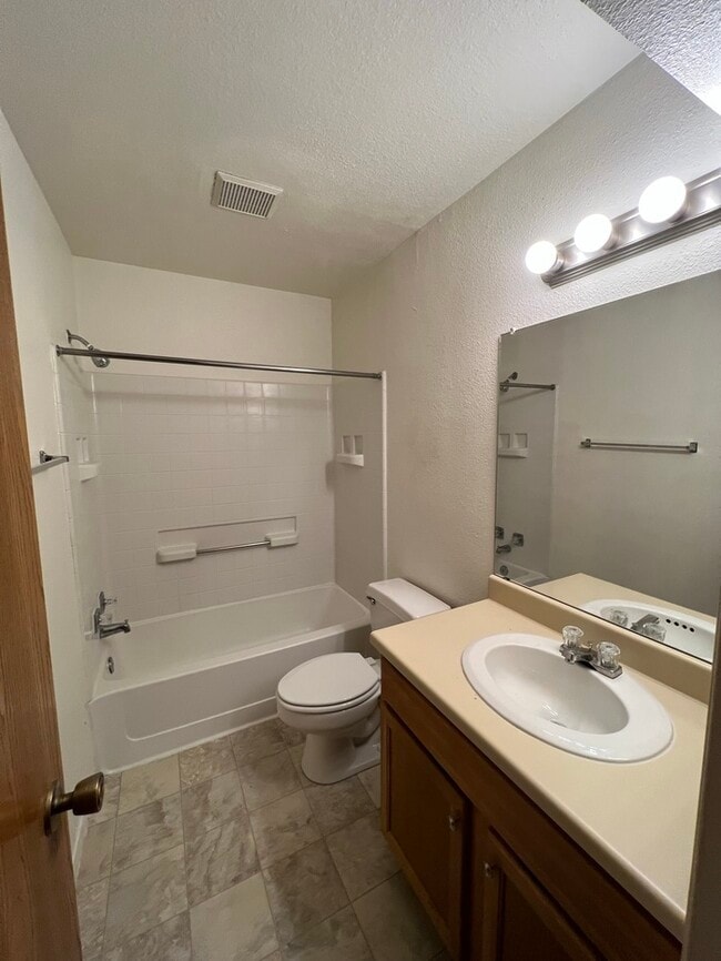 Building Photo - 276 Mellette Ct