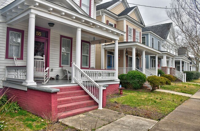 Foto del edificio - 55 Riverview Ave