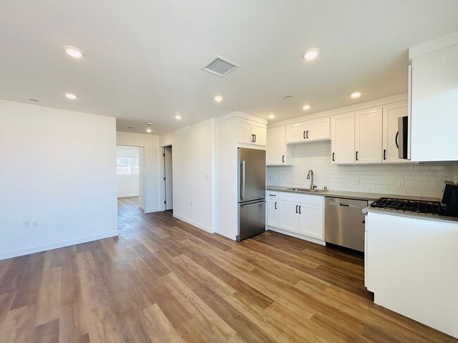 Building Photo - 13037 San Fernando Rd