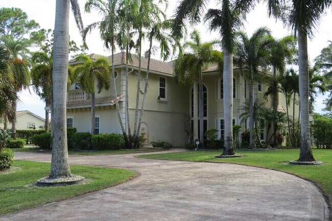Building Photo - 377 Squire Dr