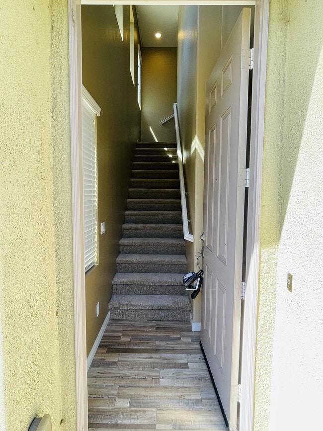 Building Photo - 1351 Isabella Way
