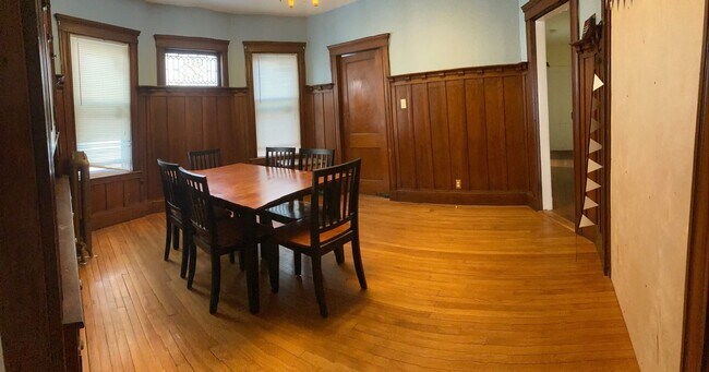 Foto del edificio - What a four bedroom apartment