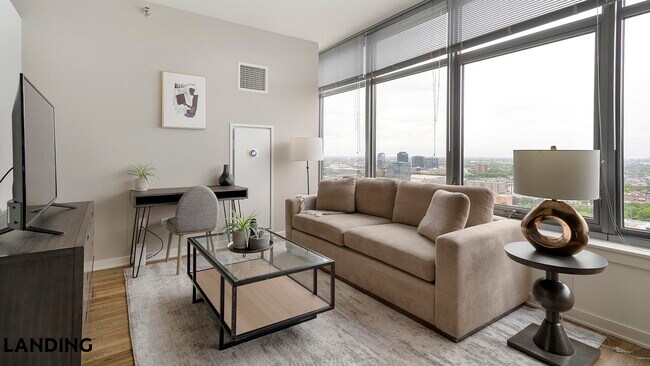 Building Photo - 347 W Chestnut St