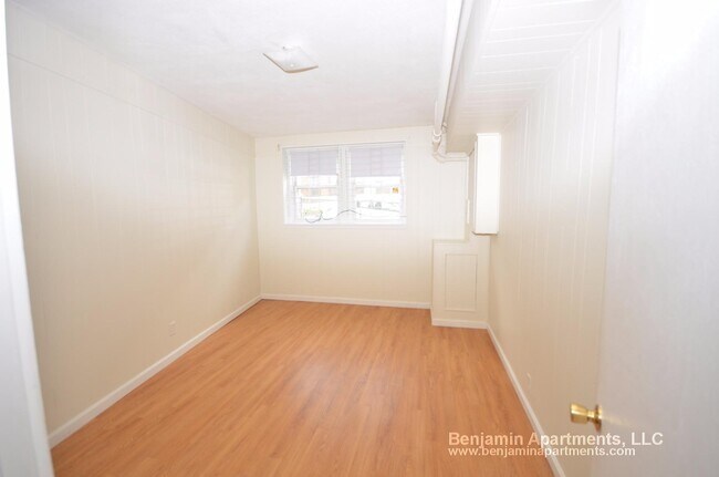 Building Photo - 120 Sutherland Rd