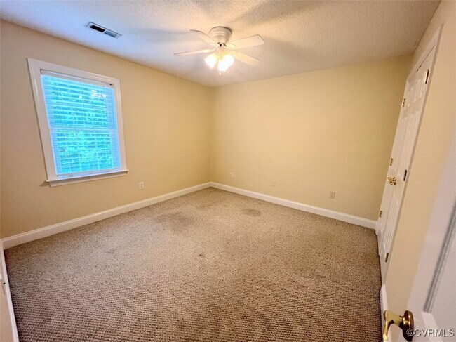 Foto del edificio - 108 Laurens Ln
