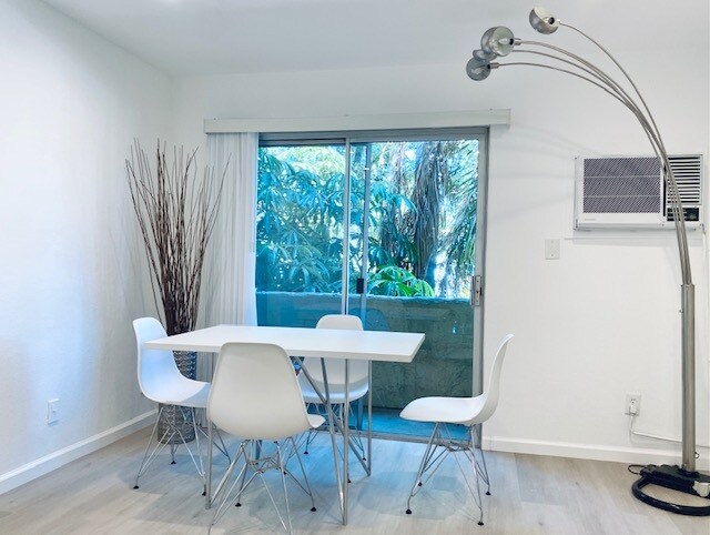 Foto del edificio - 1351 N Orange Dr