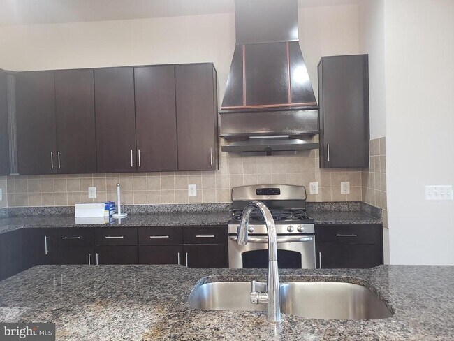 Building Photo - 23412 Evening Primrose Square