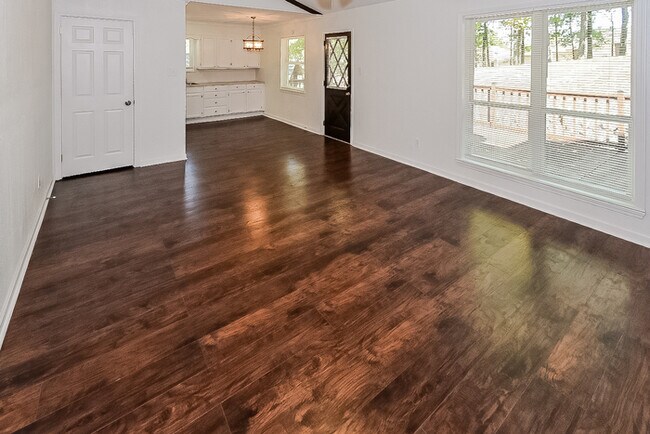 Building Photo - 1401 Jennifer Dr