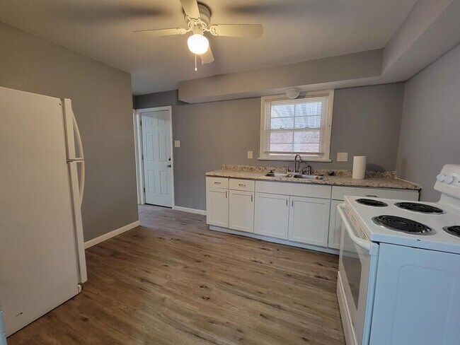 Building Photo - 5636 Sapphire Avenue