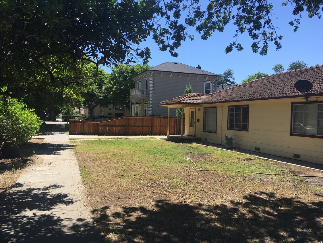 Grass has just been planted .... there is a new sprinkler system - 629 Clay St