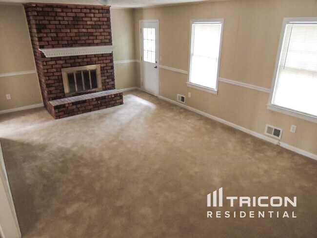 Foto del edificio - 6883 Lakeshore Dr