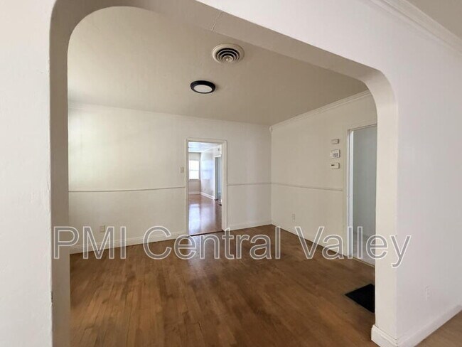 Building Photo - 3520 San Mateo Ave