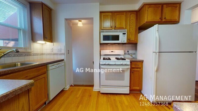 Foto del edificio - 1159 S Eton St - Beautifully Maintained Bi...
