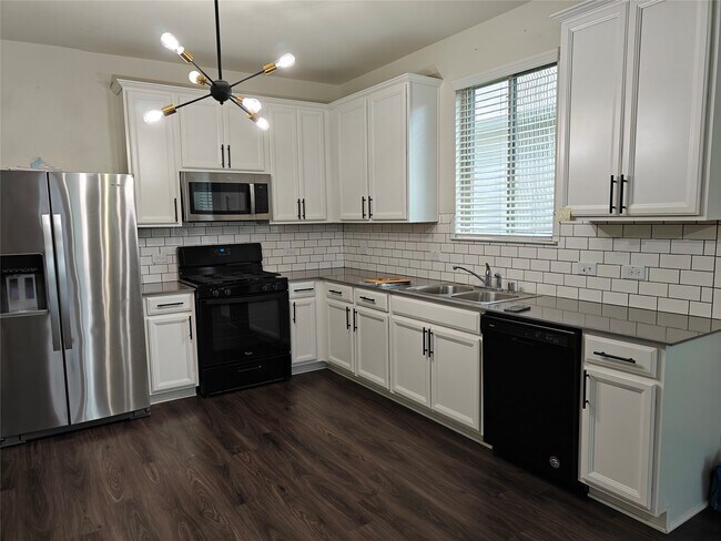 Building Photo - 1731 Gray Hawk Dr