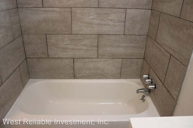 Building Photo - 4 br, 1 bath House - 981 West 7Th St