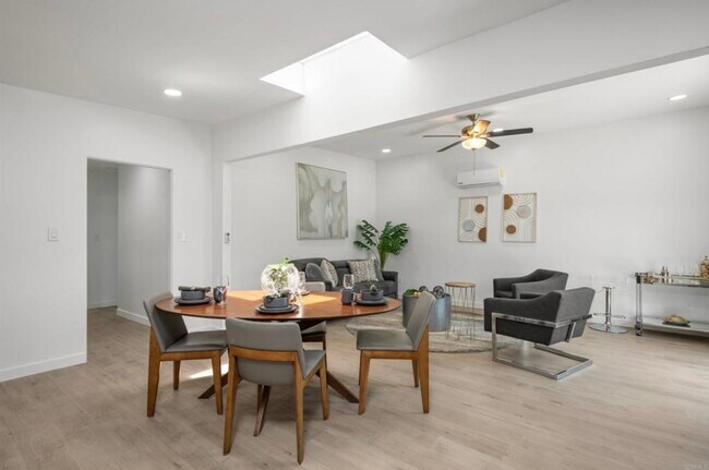 Dining area - 68 E Fortuna St