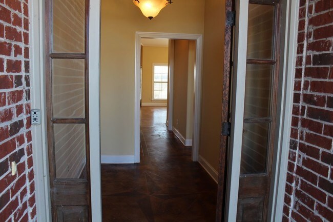 Building Photo - 615 Campbell Dr