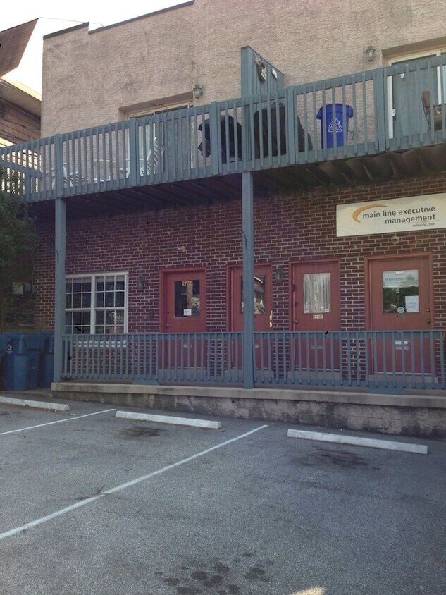 2740 E County Line Rd Unit 2R, Ardmore, PA 19003 Room for Rent in