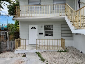 Building Photo - 911 NW 22nd Pl
