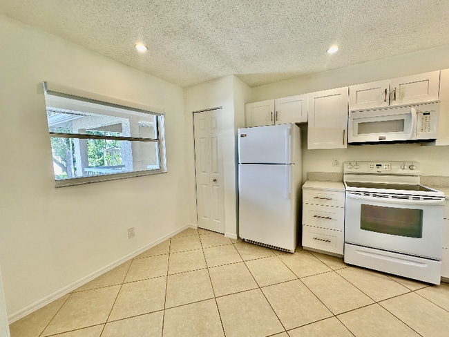 Building Photo - 709 Landover Cir