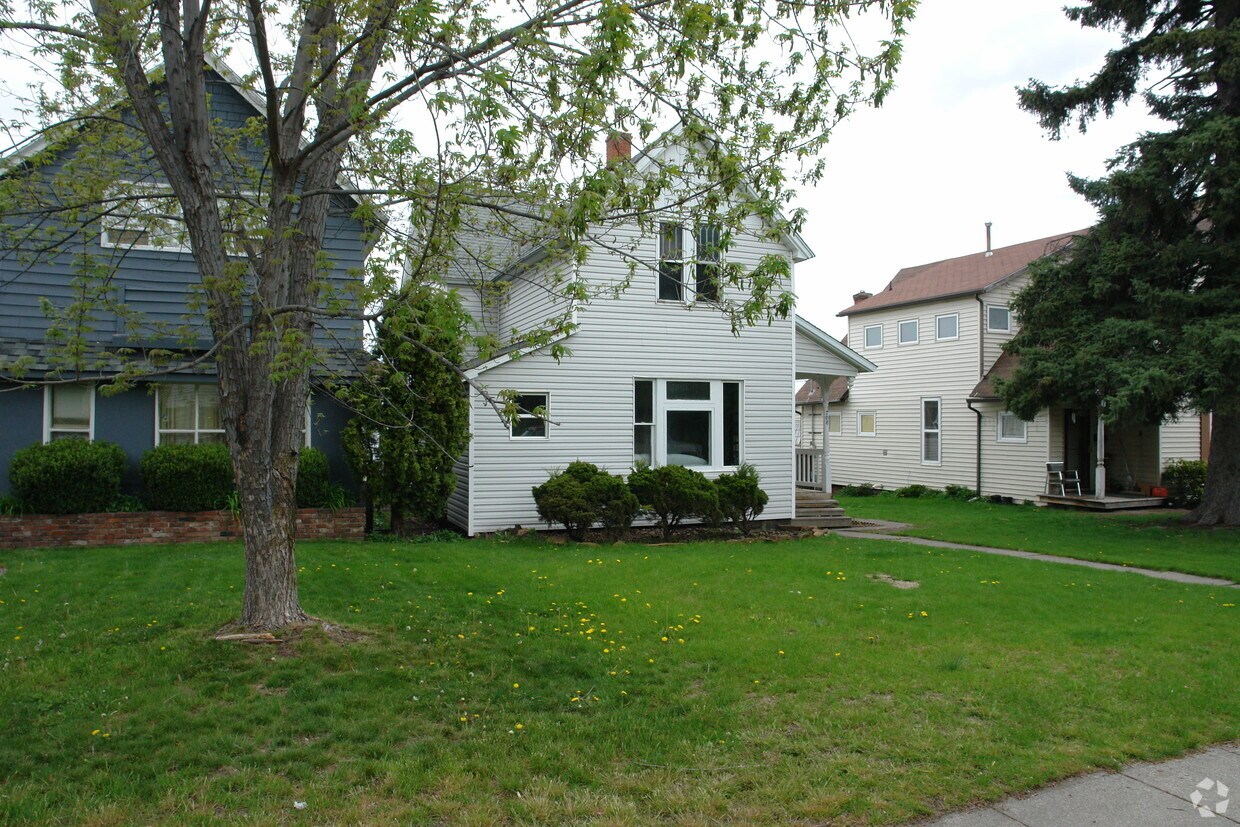 Building Photo - 708 W Augusta Ave