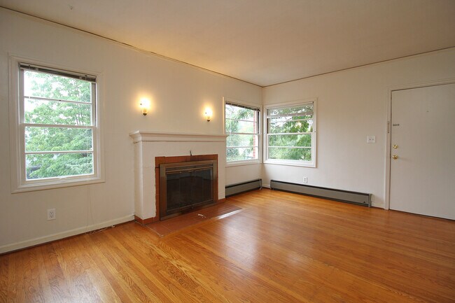Building Photo - 1103 SW Whitaker St