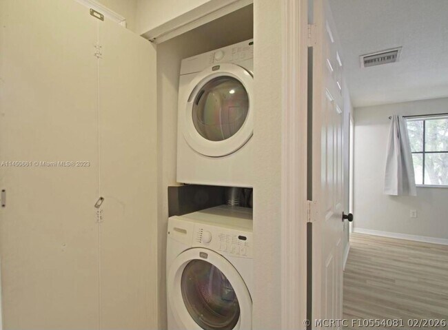 Foto del edificio - 6030 SW 19th Pl