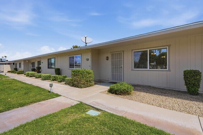 Building Photo - 10922 W Santa Fe Dr