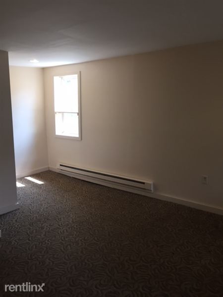Building Photo - 79 Hallock St