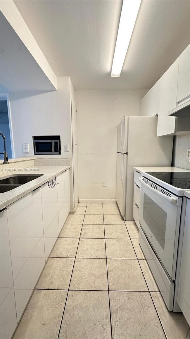 Foto del edificio - 7125 NW 186th St