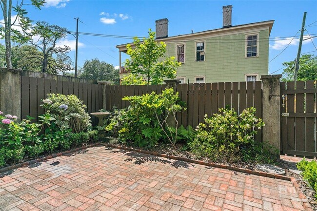 Foto del edificio - 623 Tattnall St