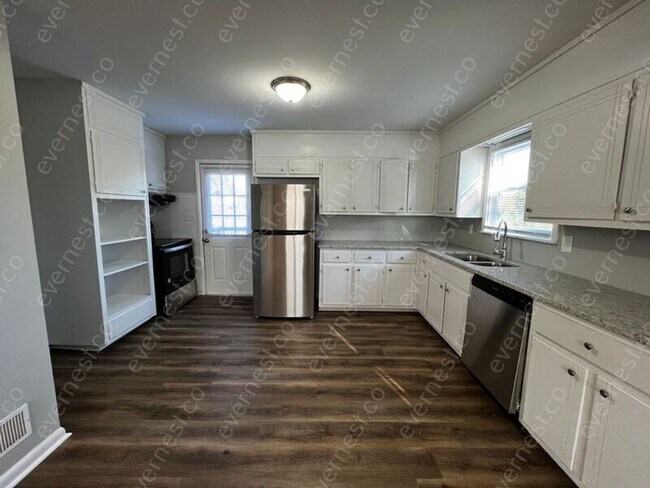 Building Photo - 931 Mountain Dr