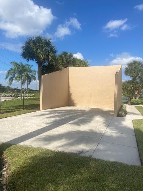 Building Photo - 18701 Clear Brook Cir