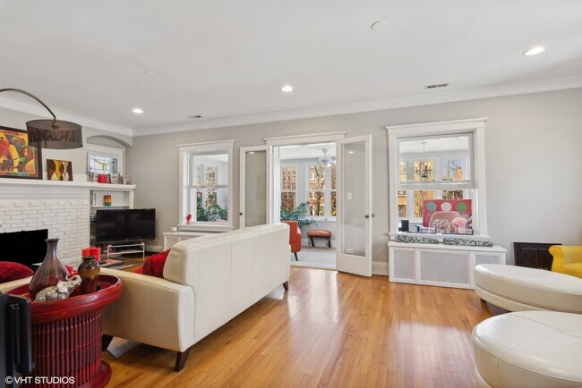 Foto del edificio - 1435 W Jarvis Ave