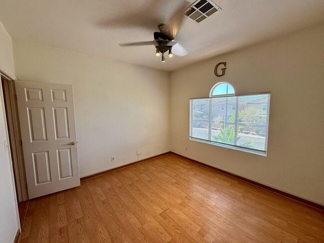Building Photo - Spacious 3-Bedroom, 2.5-Bathroom Two-Story...