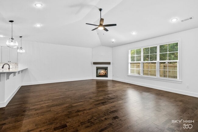 Building Photo - 2196 N Woodlark Ln