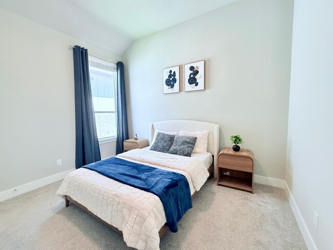 Building Photo - Beautiful 4-Bedroom Home with Open Layout ...