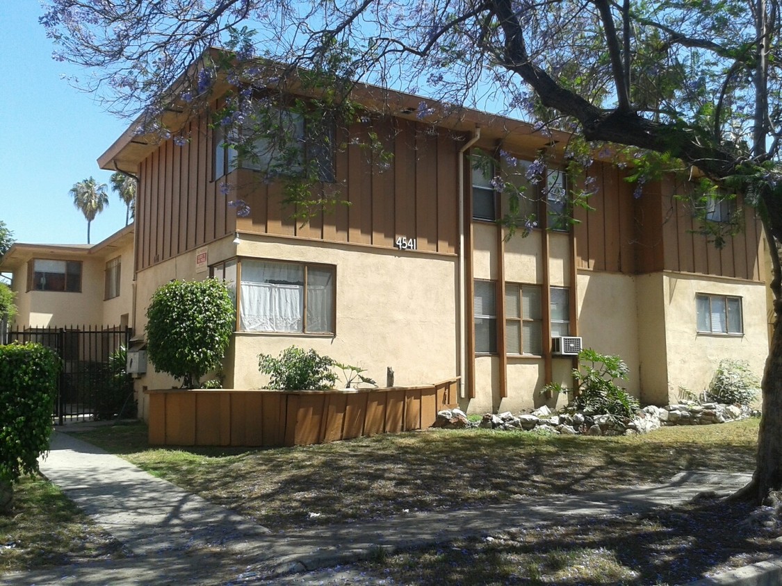 Foto del edificio - 4541 Santa Rosalia Dr