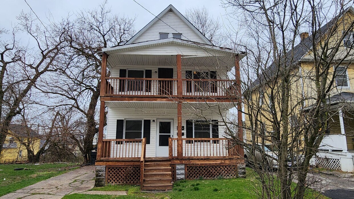 Primary Photo - 9801 Raymond Ave
