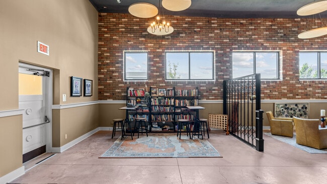 Building Photo - The Oaks at South Park